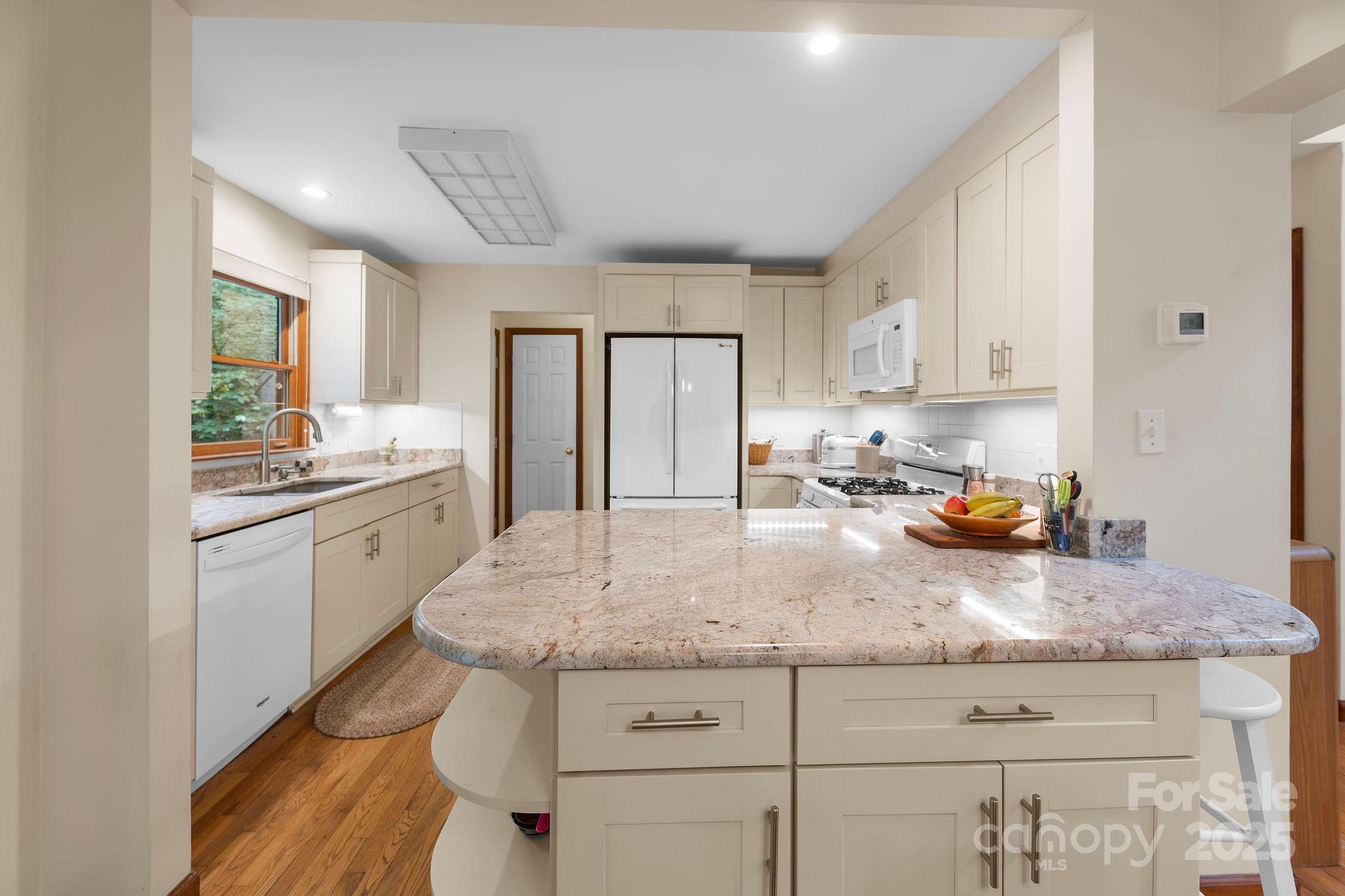 8 Cricket Lane Asheville NC 28804