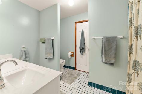 8 Cricket Lane Asheville NC 28804