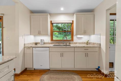 8 Cricket Lane Asheville NC 28804