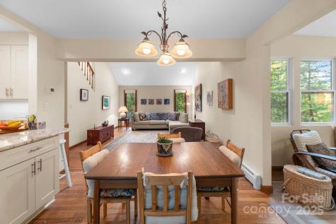 8 Cricket Lane Asheville NC 28804