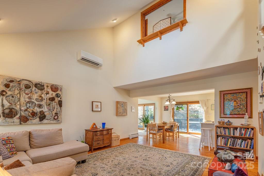 8 Cricket Lane Asheville NC 28804