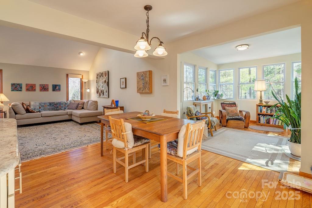 8 Cricket Lane Asheville NC 28804