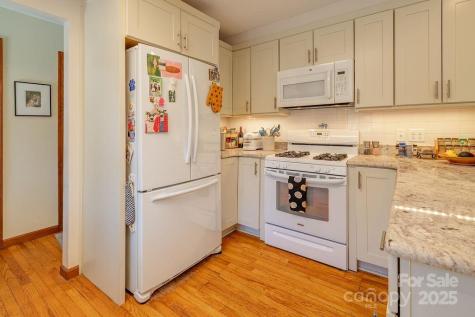 8 Cricket Lane Asheville NC 28804