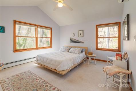 8 Cricket Lane Asheville NC 28804