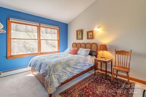 8 Cricket Lane Asheville NC 28804