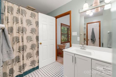 8 Cricket Lane Asheville NC 28804