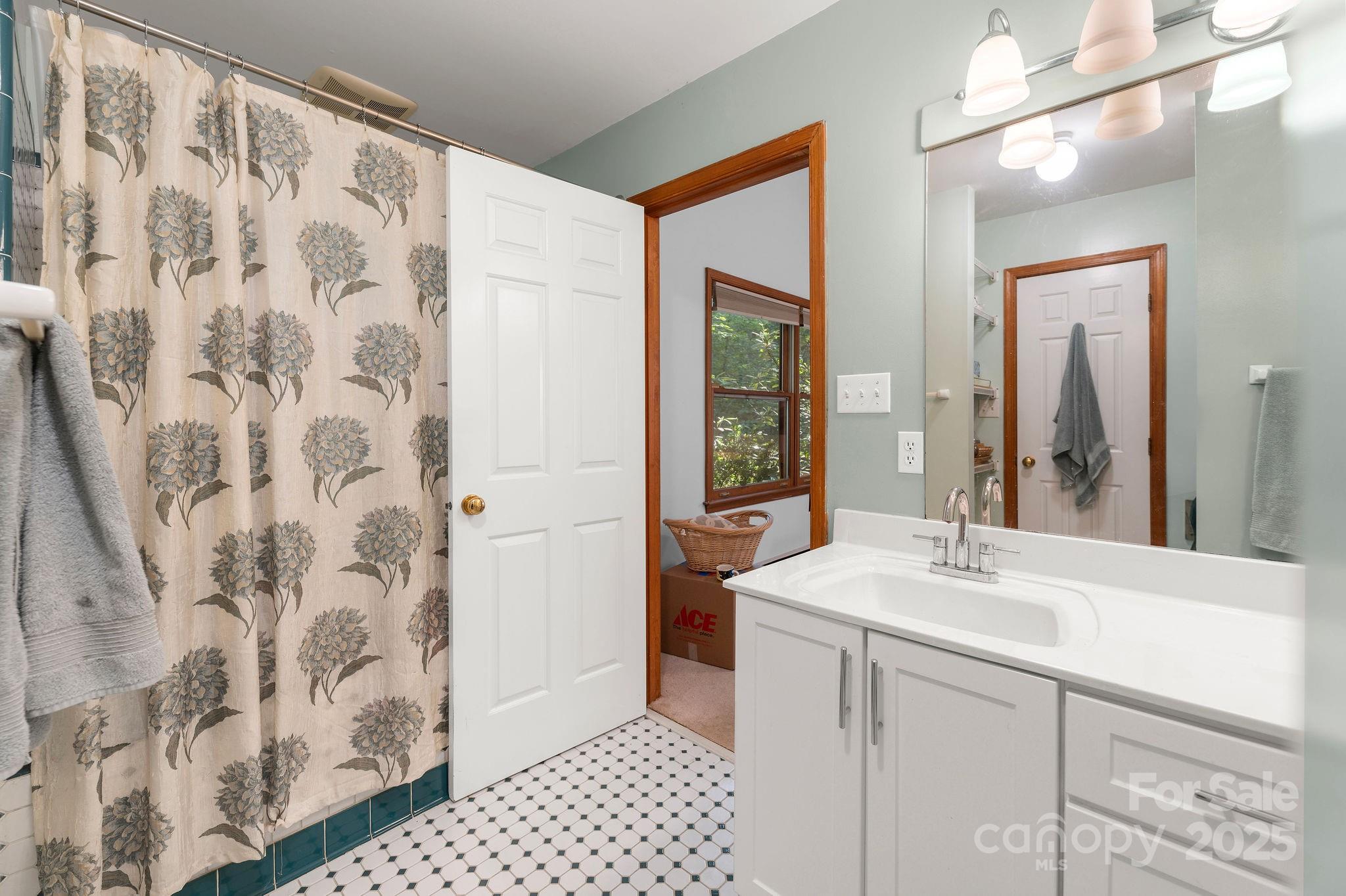 8 Cricket Lane Asheville NC 28804