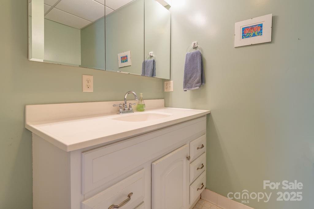 8 Cricket Lane Asheville NC 28804