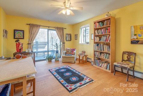 8 Cricket Lane Asheville NC 28804