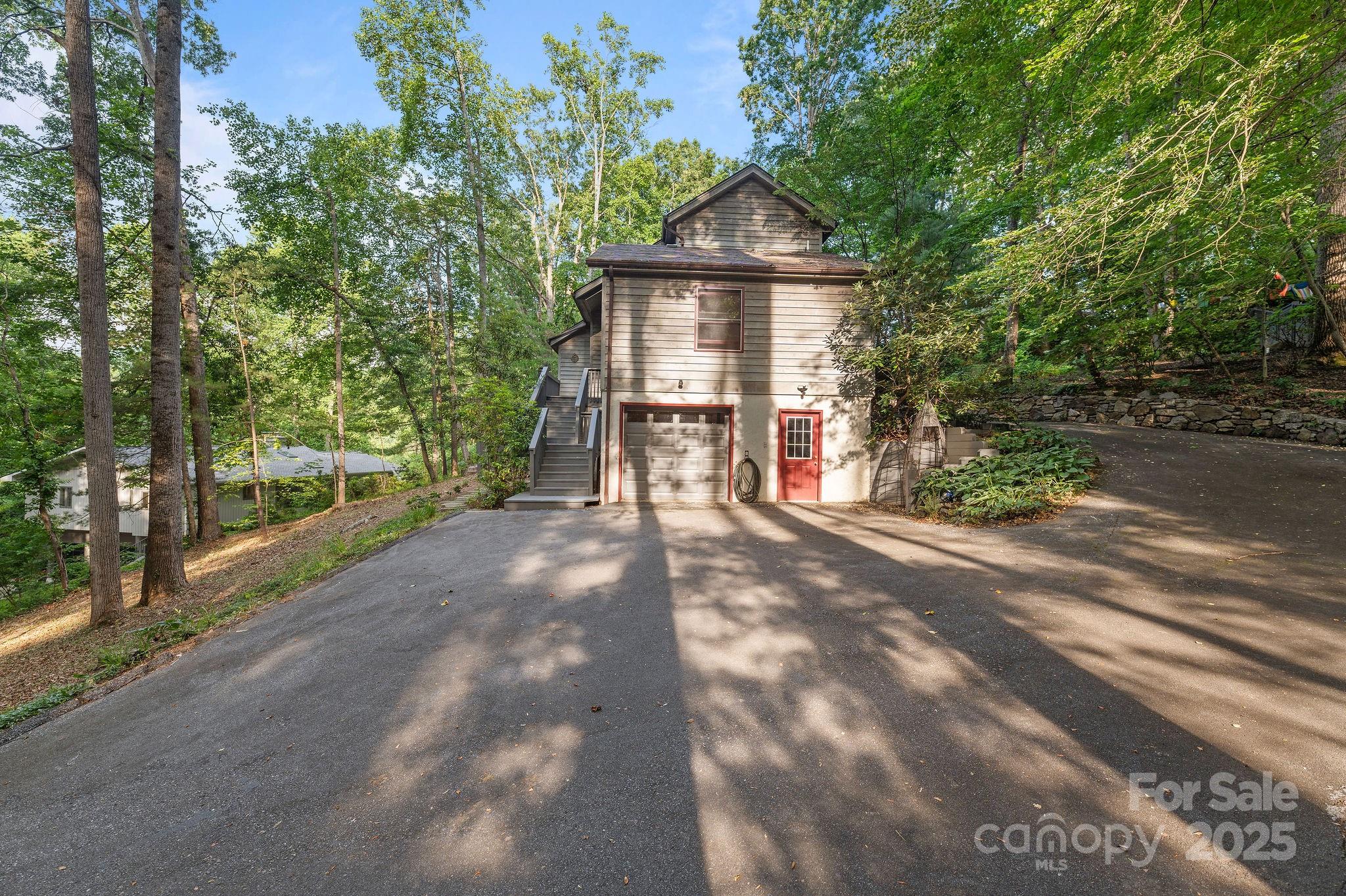 8 Cricket Lane Asheville NC 28804