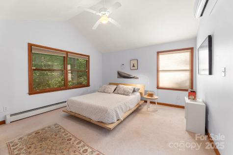 8 Cricket Lane Asheville NC 28804