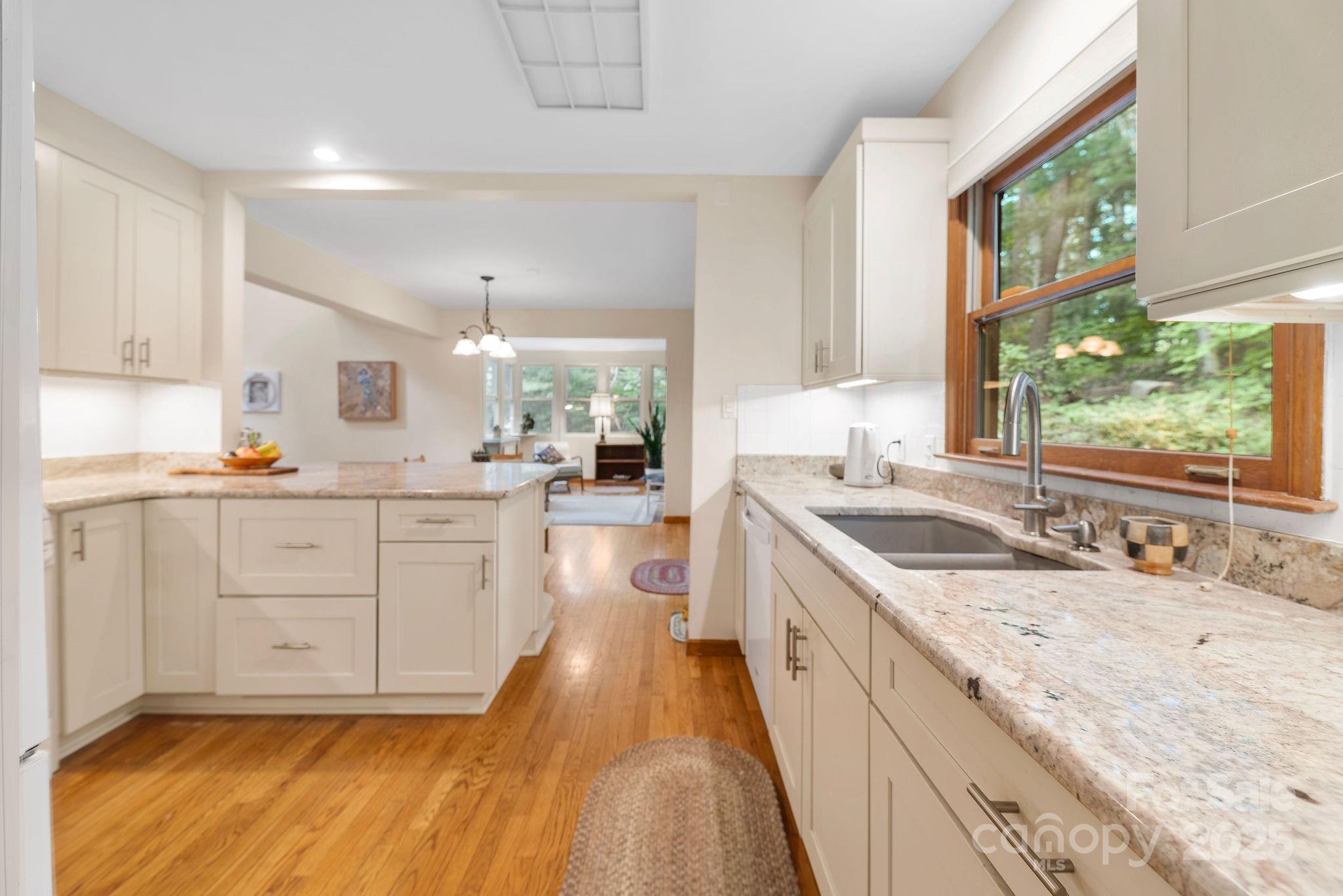 8 Cricket Lane Asheville NC 28804