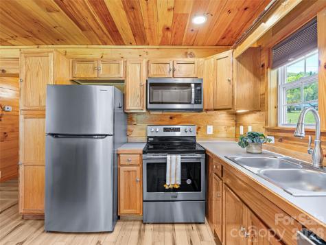5881 Us 23 Highway Mars Hill NC 28754