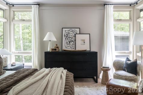 15 Hunters Way Asheville NC 28804