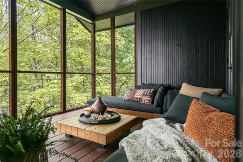 15 Hunters Way Asheville NC 28804