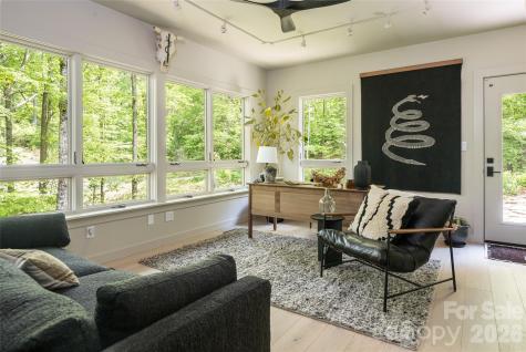15 Hunters Way Asheville NC 28804