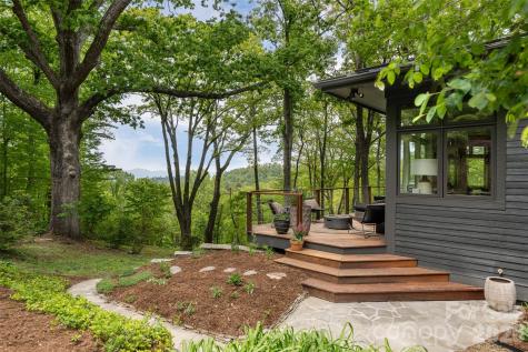 15 Hunters Way Asheville NC 28804