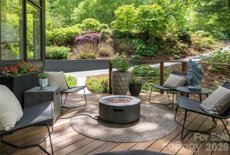 15 Hunters Way Asheville NC 28804