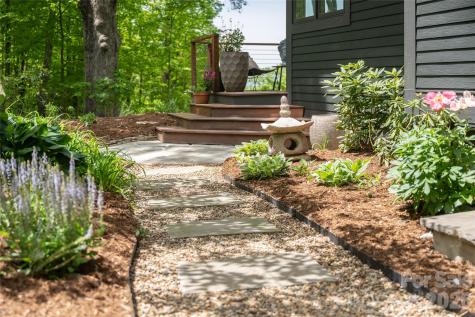 15 Hunters Way Asheville NC 28804