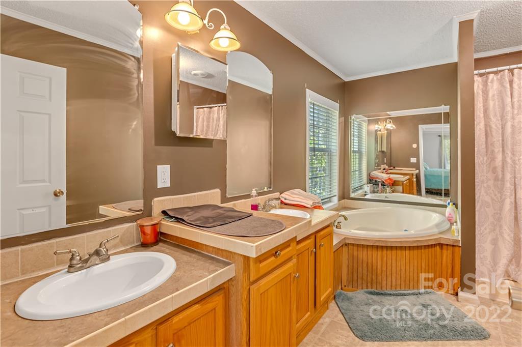 16 Rusty Clay Ridge Fairview NC 28730