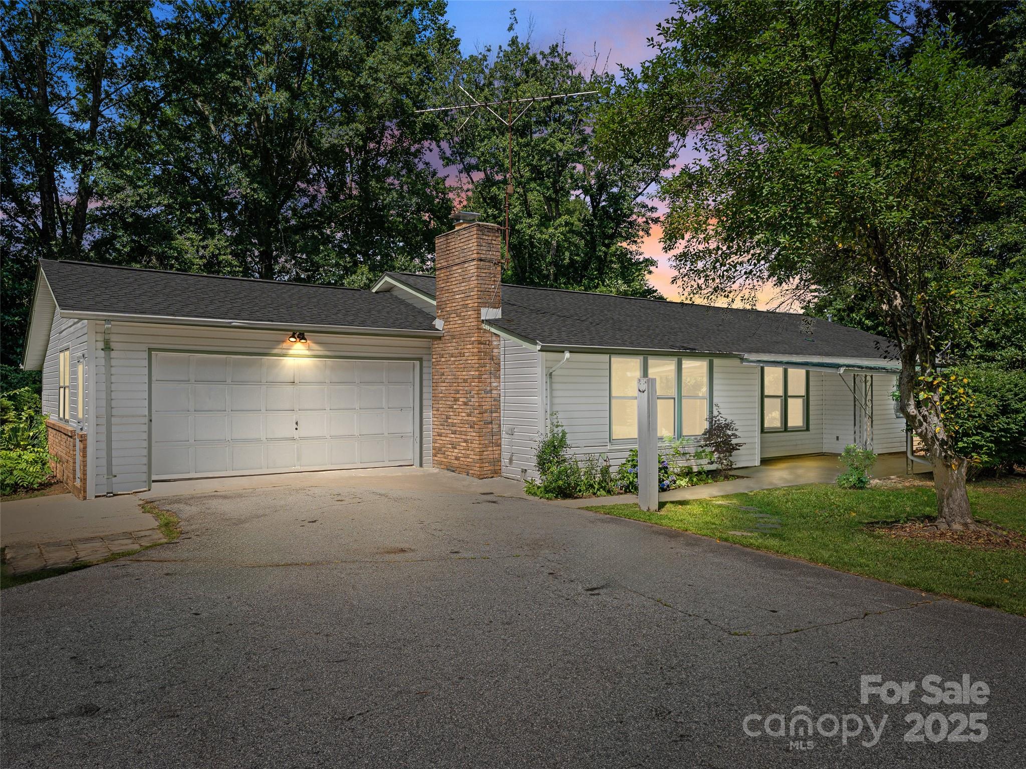 165 Crestview Drive Hendersonville NC 28791