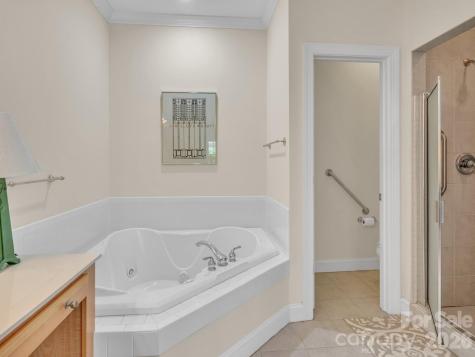 18 Boddington Court Asheville NC 28803