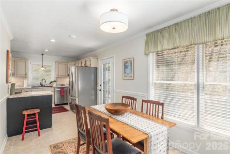 102 Fall Creek Road Waynesville NC 28785