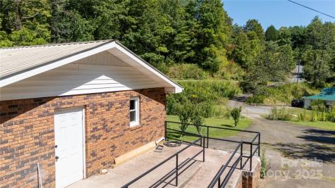 208 Murdock Road Bakersville NC 28705