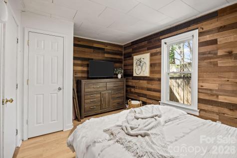 11 Log Cabin Trail Candler NC 28715