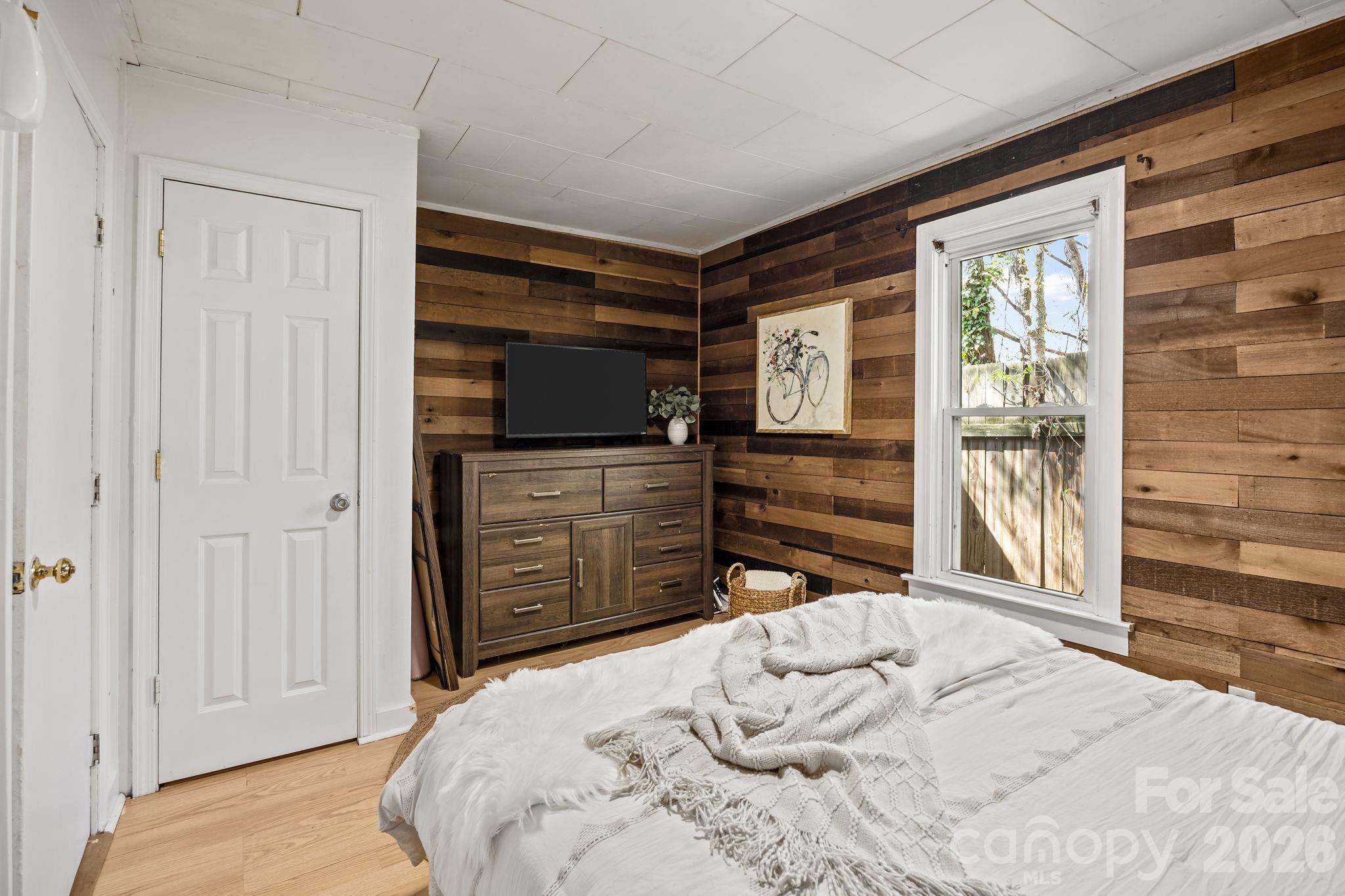 11 Log Cabin Trail Candler NC 28715
