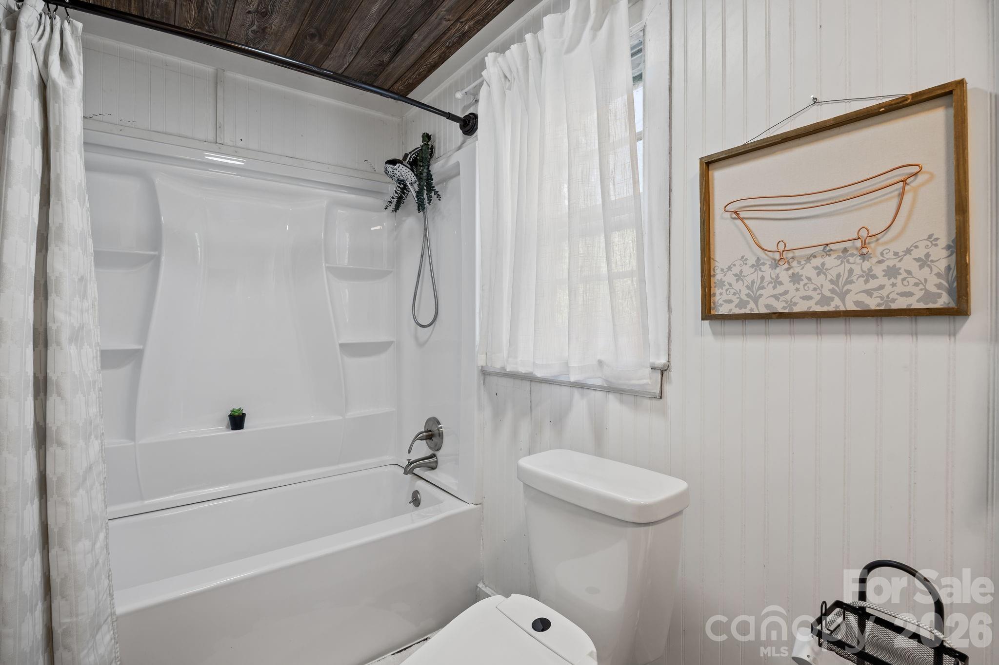 11 Log Cabin Trail Candler NC 28715