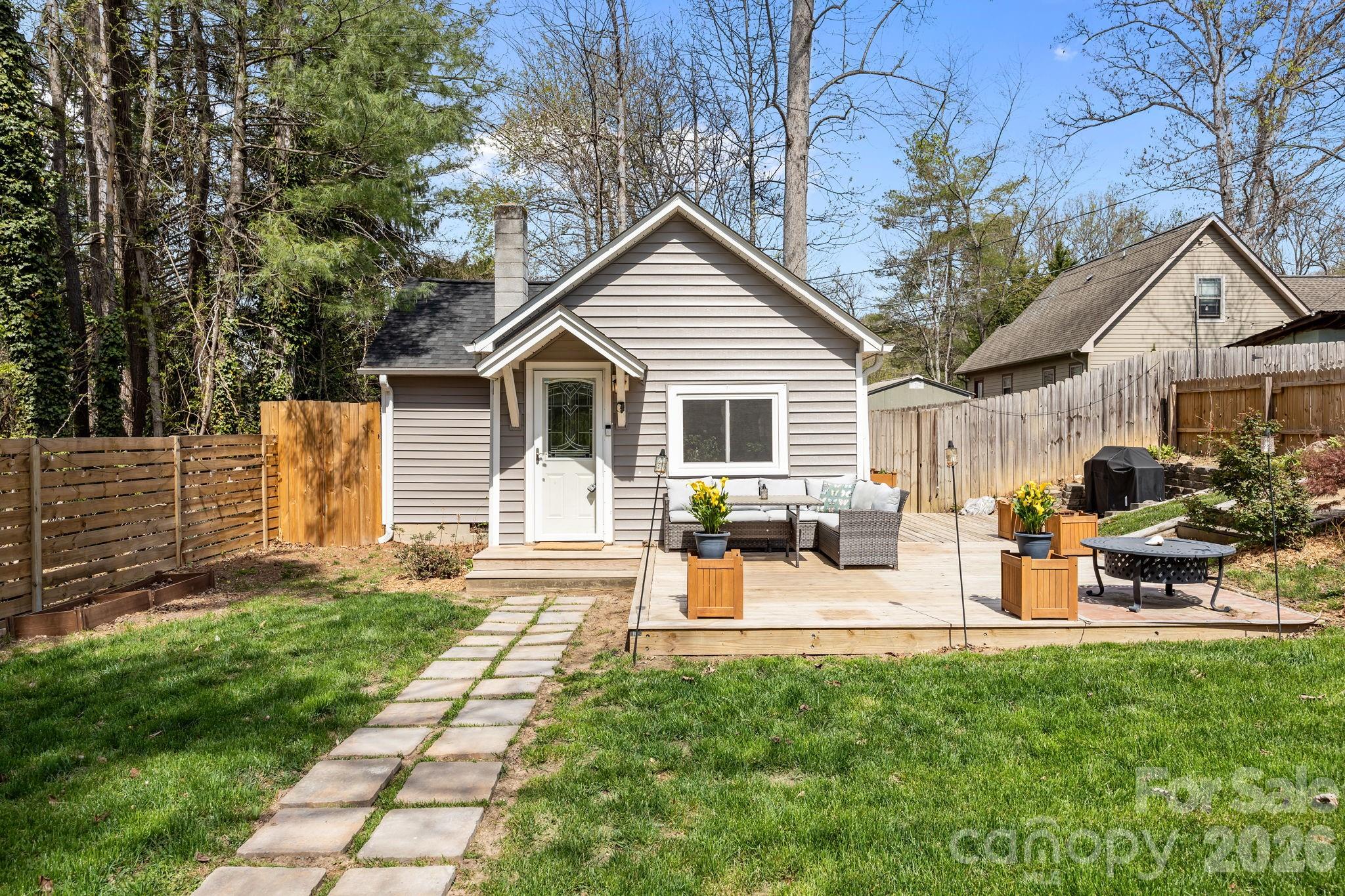 11 Log Cabin Trail Candler NC 28715