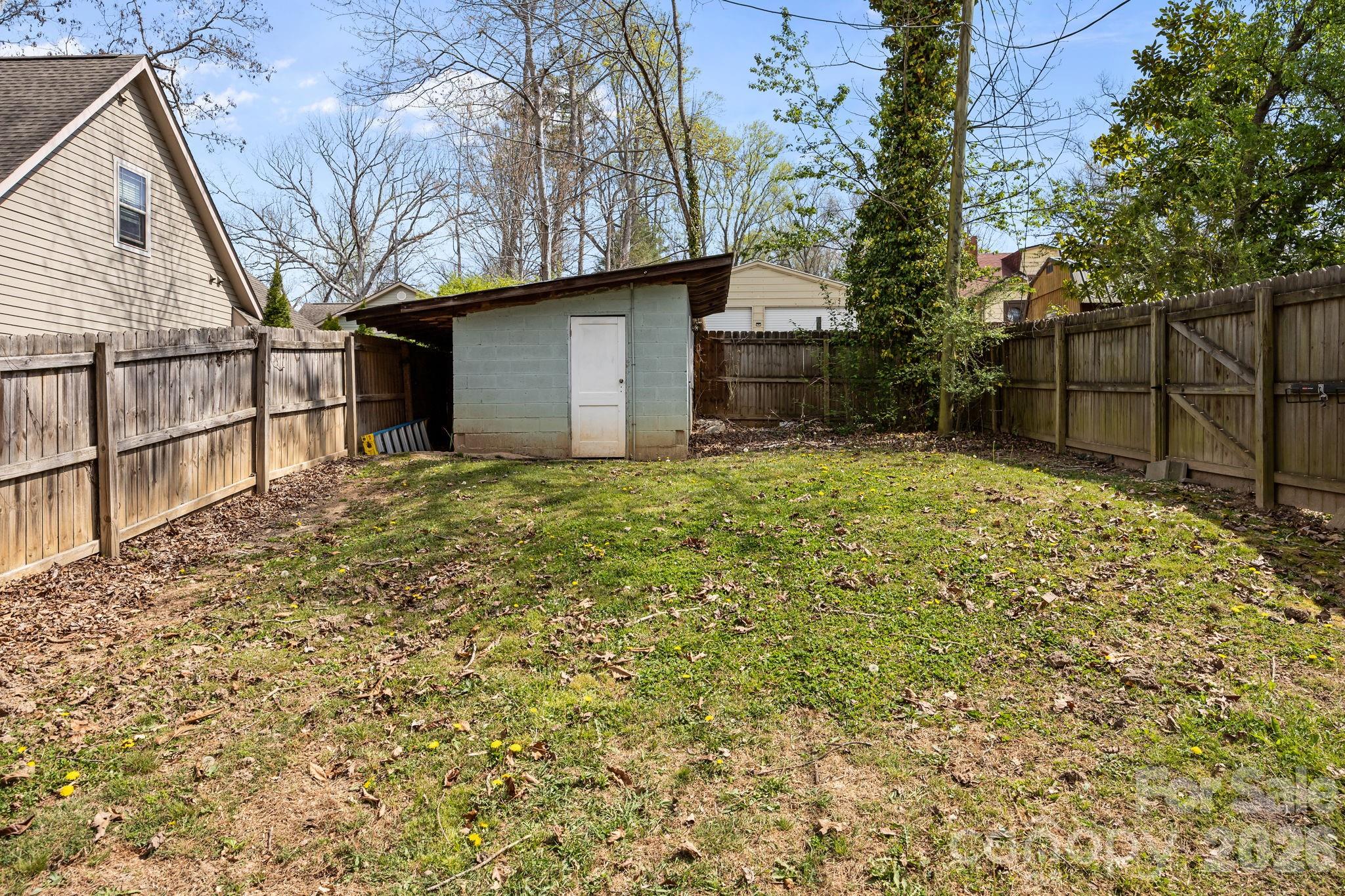 11 Log Cabin Trail Candler NC 28715