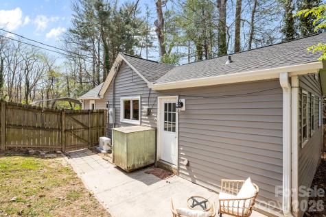 11 Log Cabin Trail Candler NC 28715