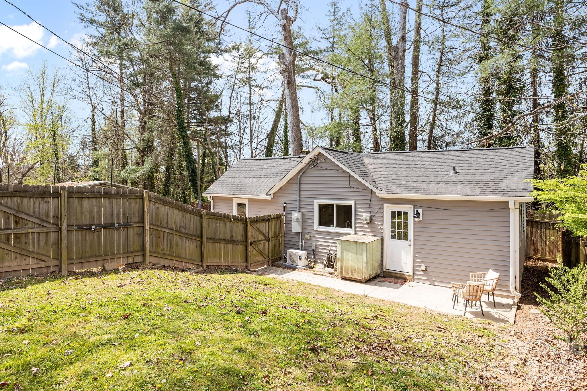 11 Log Cabin Trail Candler NC 28715