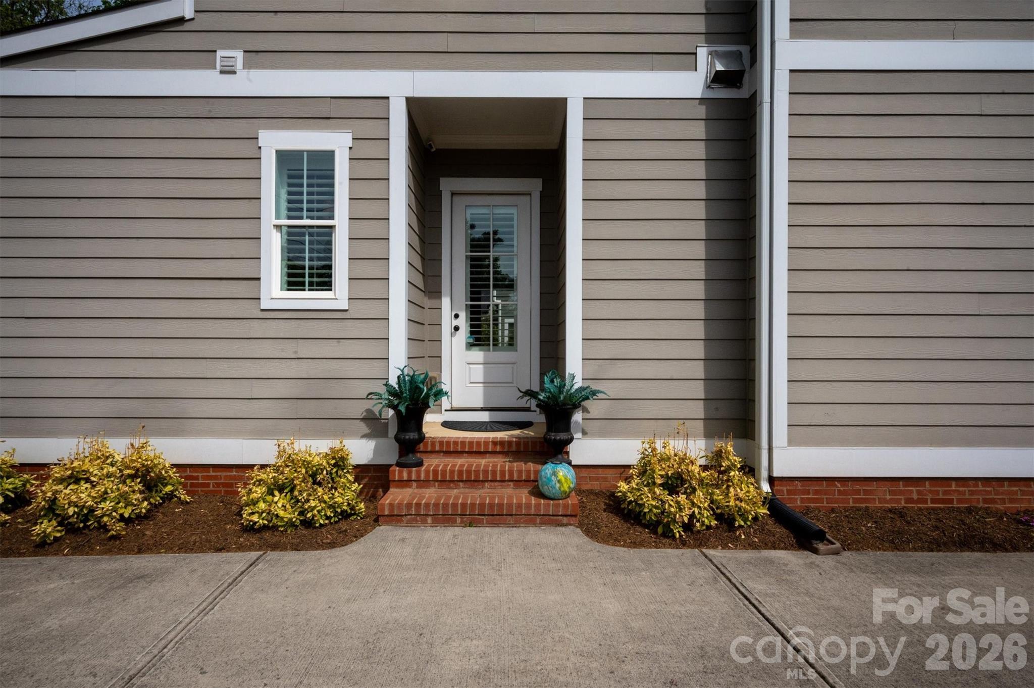328 Melbourne Court Charlotte NC 28209