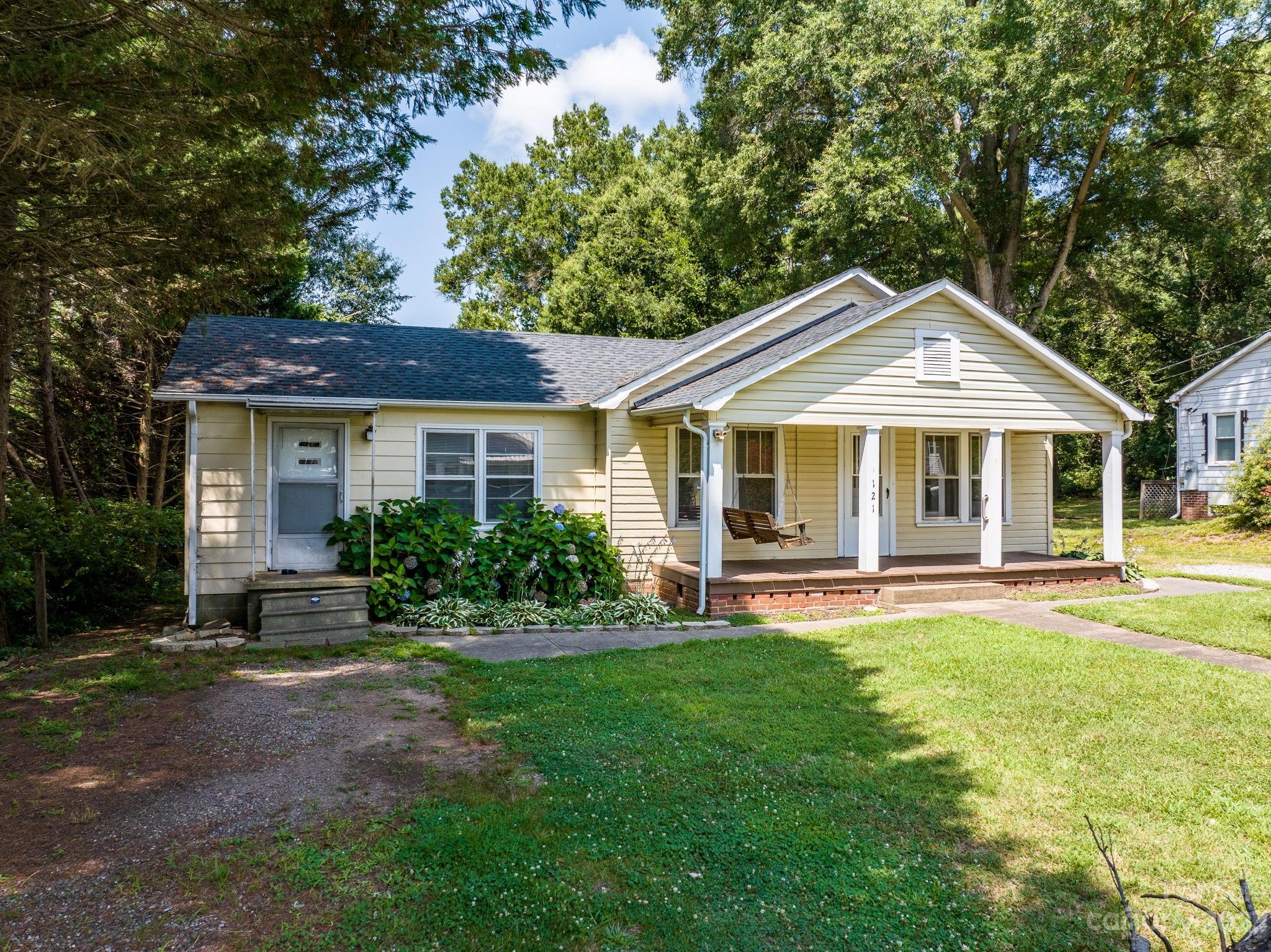 121 7th Street NW Taylorsville NC 28681