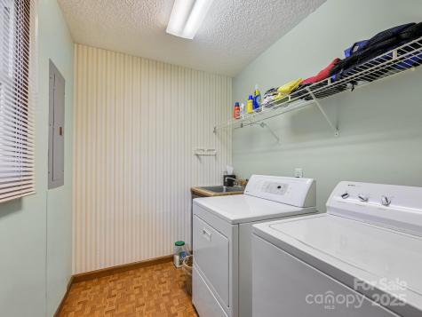 34 Larkspur Court Asheville NC 28805