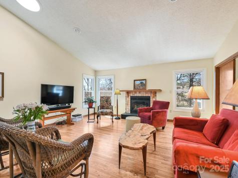 34 Larkspur Court Asheville NC 28805