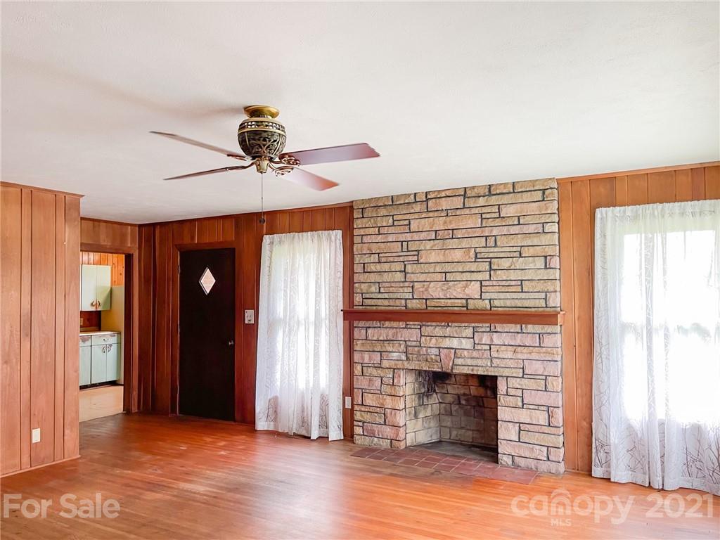 210 Hawthorne Drive Brevard NC 28712