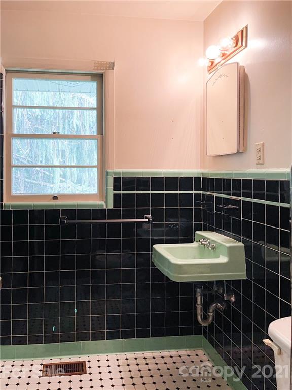 210 Hawthorne Drive Brevard NC 28712