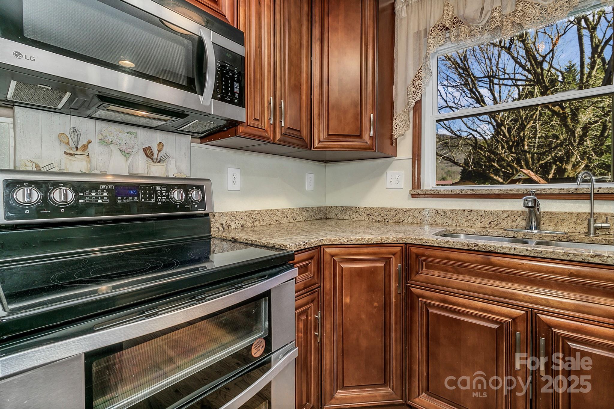 10 Lavender Lane Candler NC 28715