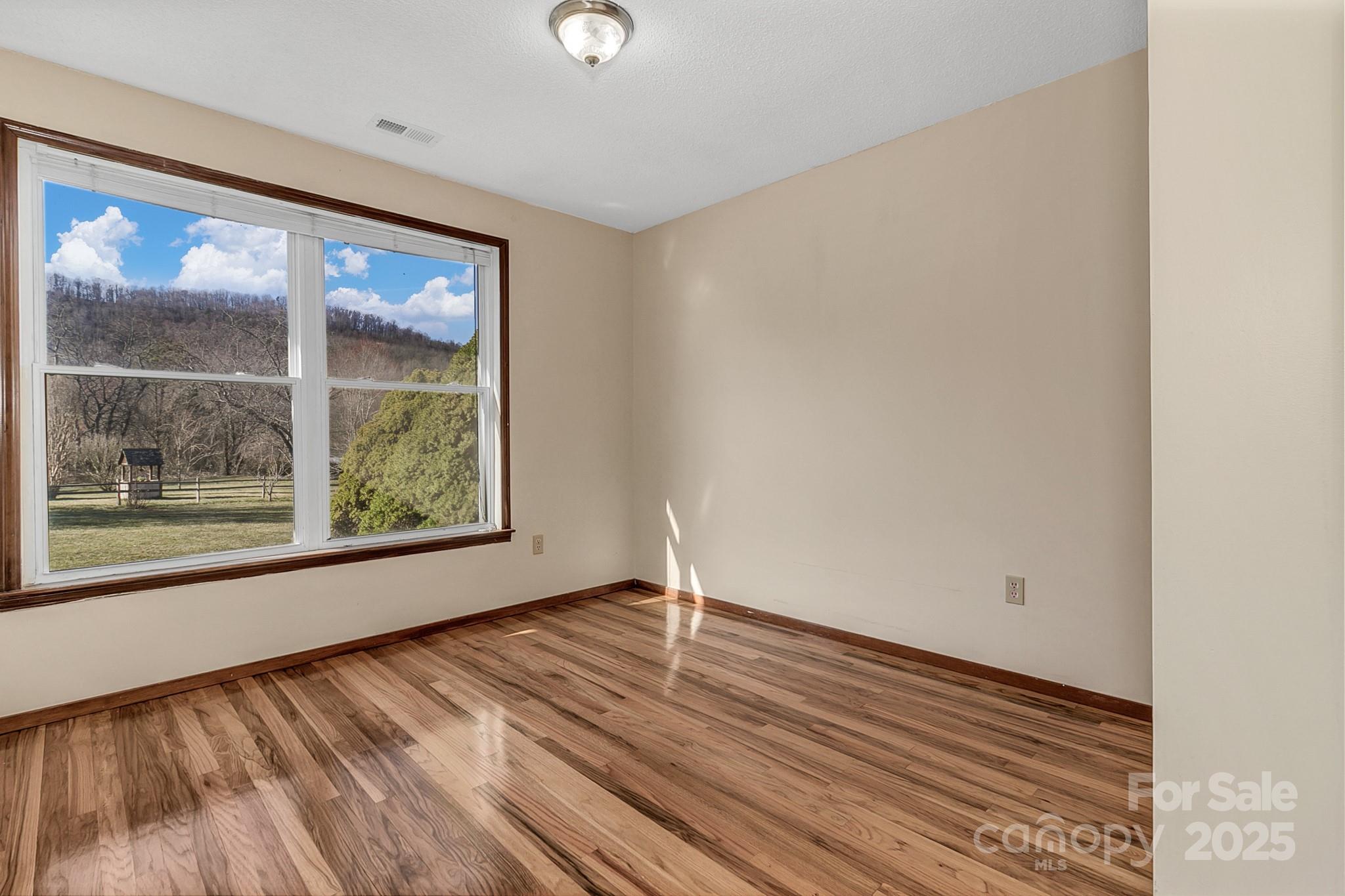10 Lavender Lane Candler NC 28715