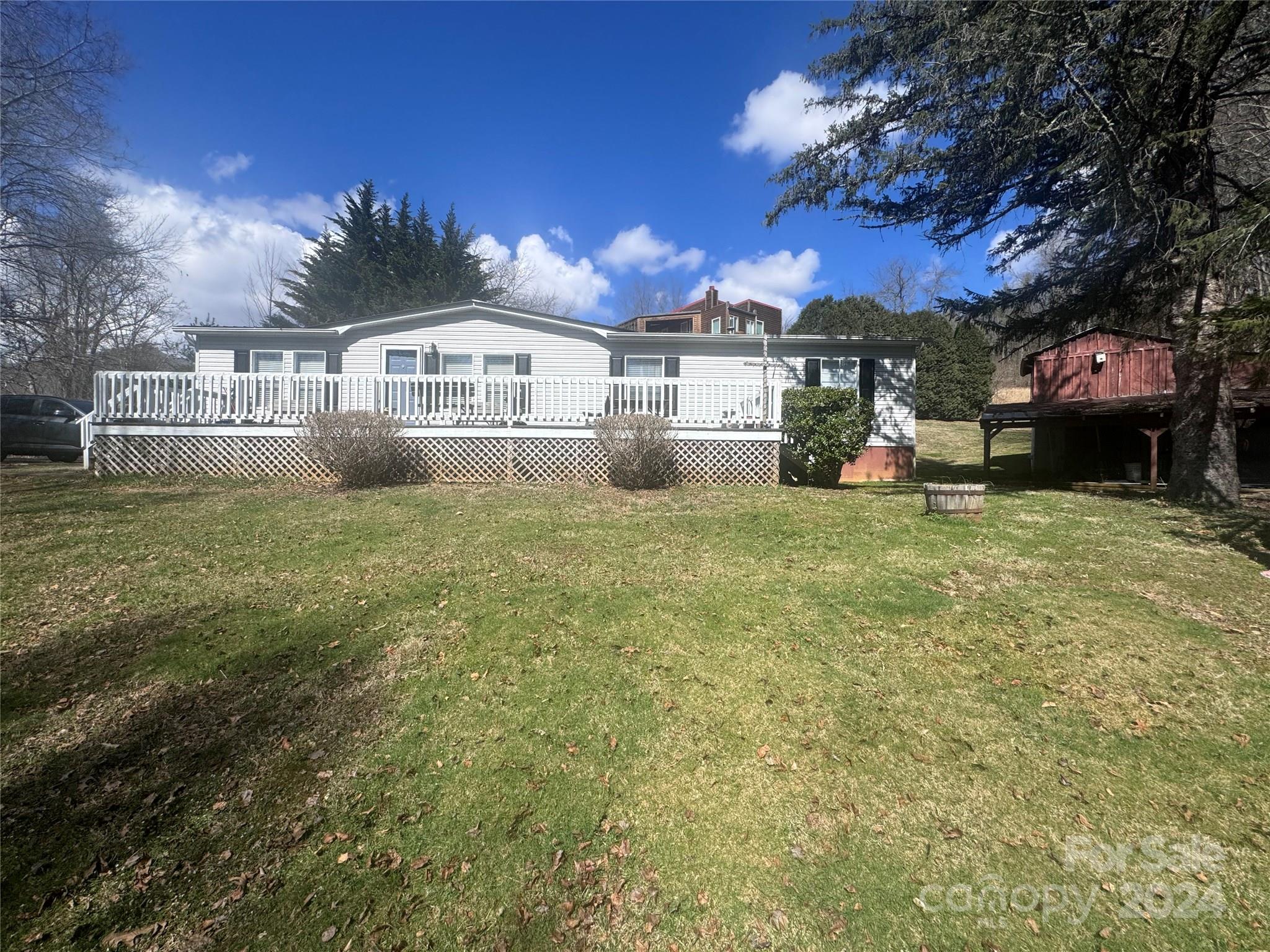 28 Sky Way Lane Burnsville NC 28714