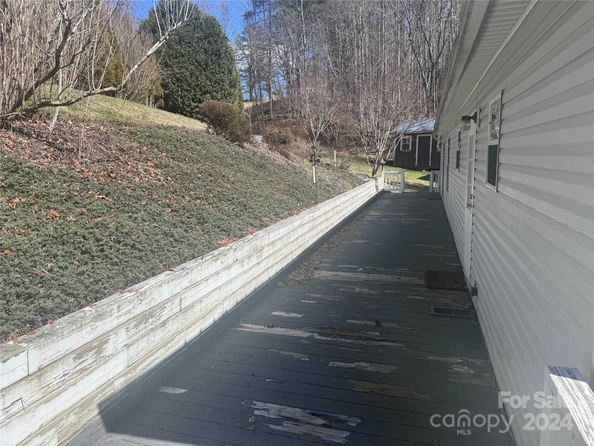 28 Sky Way Lane Burnsville NC 28714