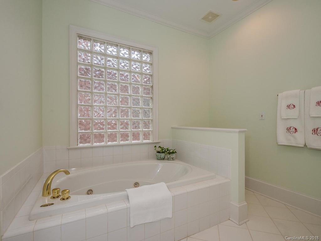 5142 Fairlawn Crescent Court Charlotte NC 28226