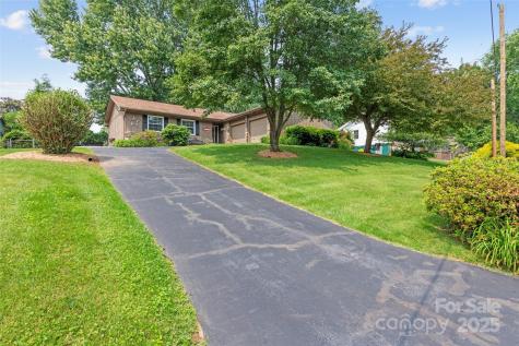 16 Fieldstone Court Arden NC 28704