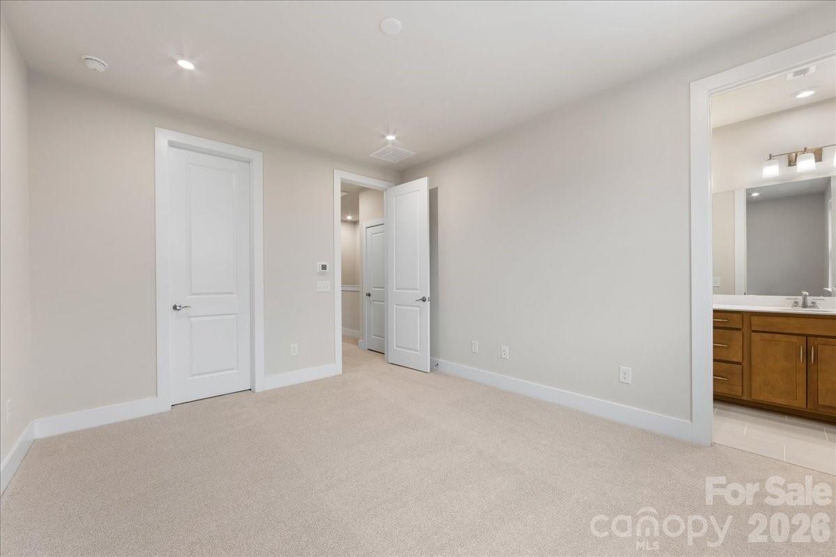 6008 Pivot Court Charlotte NC 28205
