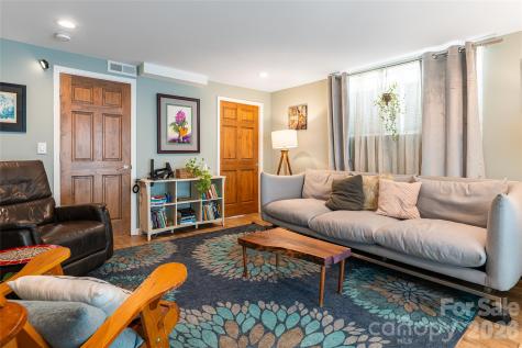 10 Lance Lane Asheville NC 28806