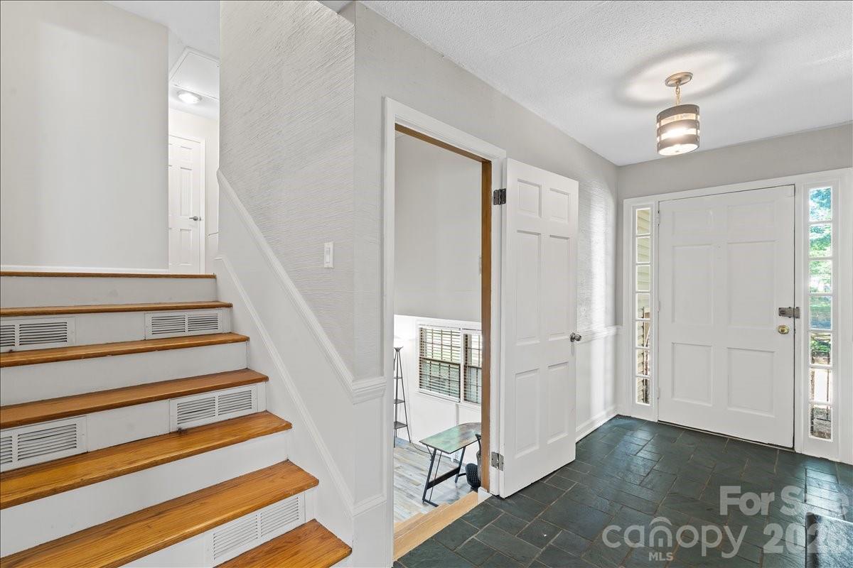 2010 Saratoga Drive Gastonia NC 28056